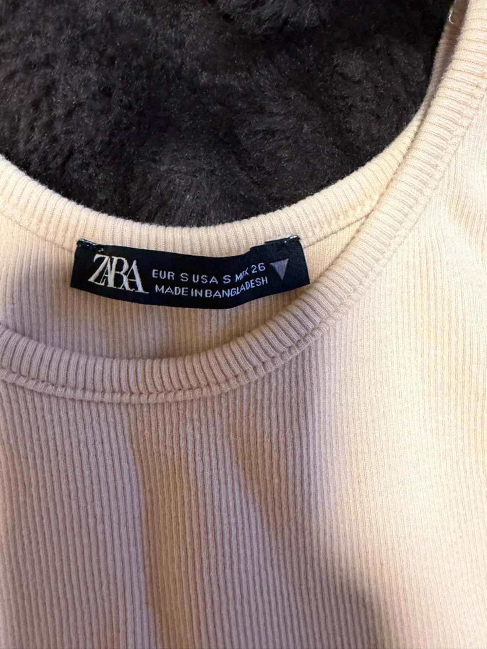 Zara Beige Ribbed Cropped Tank - Picture 2 of 3